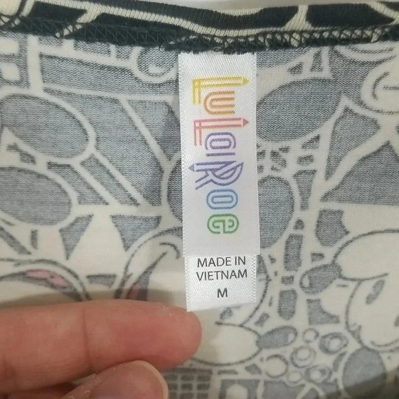 {LuLaRoe} X Disney's Mickie Mouse Print Short Sleeve Tee - Picture 8 of 10